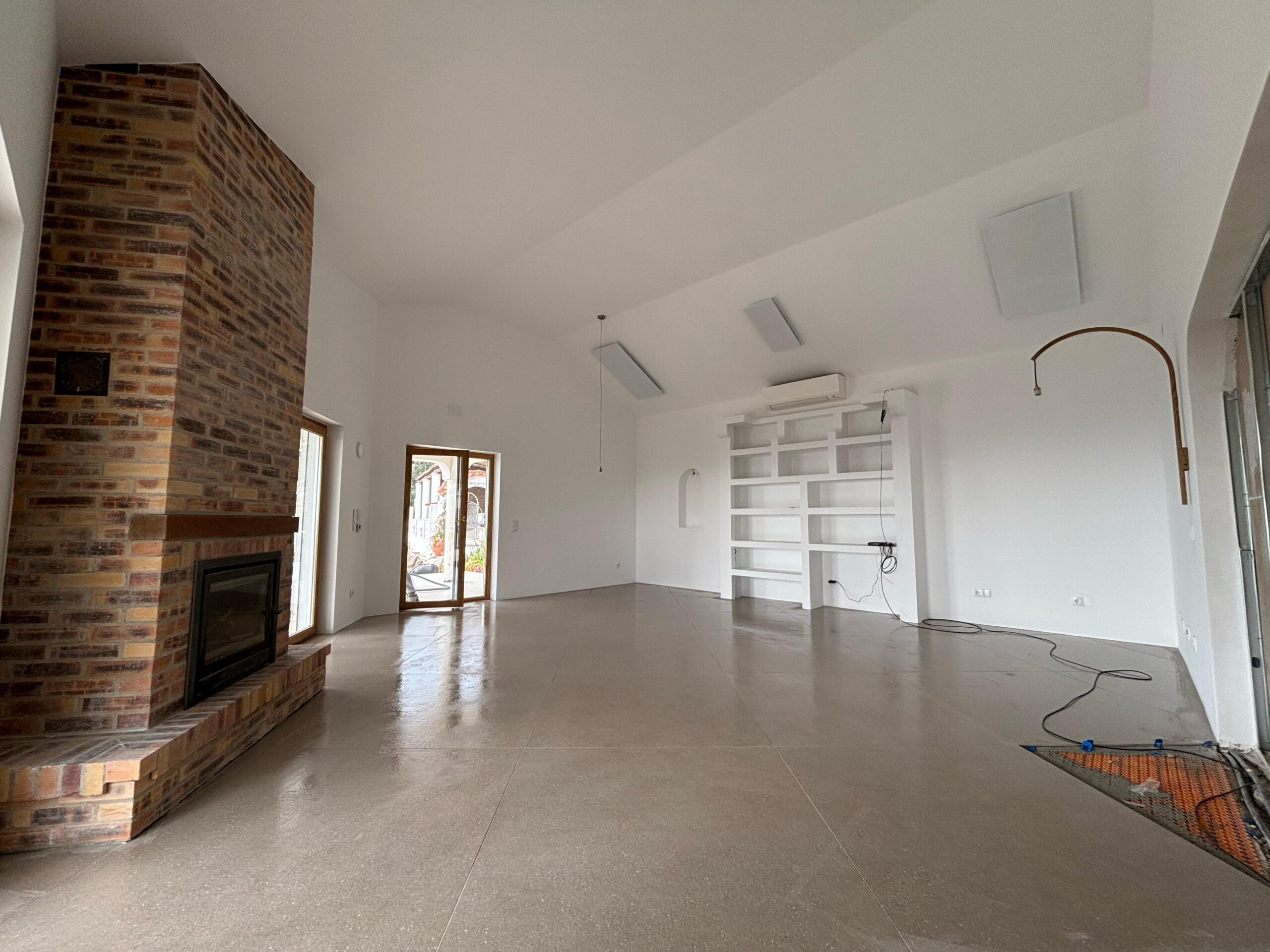 8d16e17e-9bde-4223-a042-e8cf90d04db2